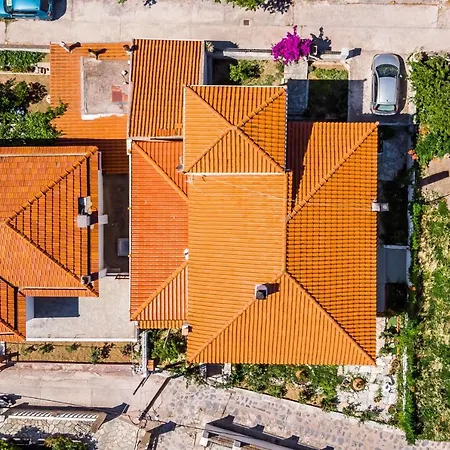Villa Akrothea *